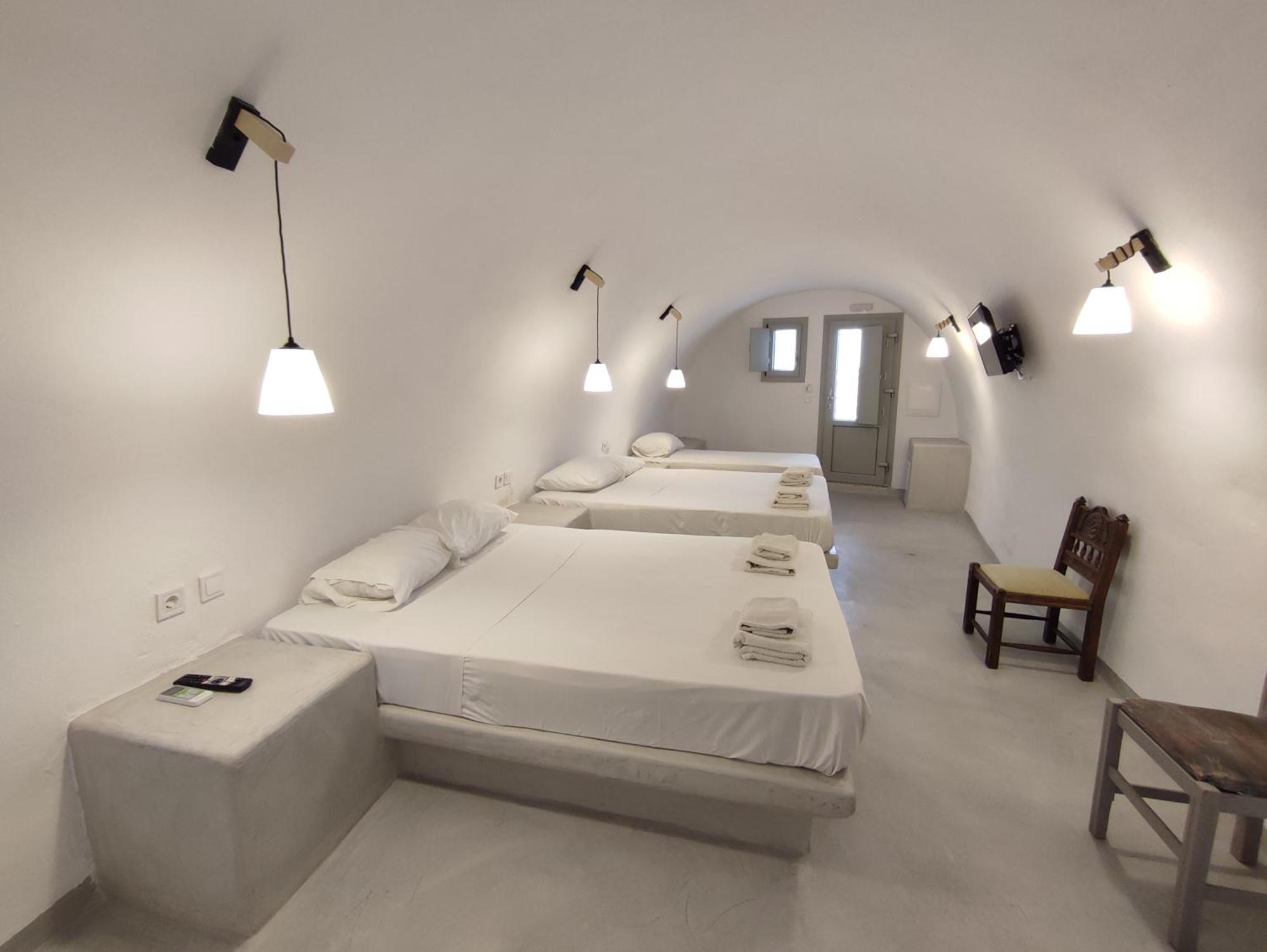 Central Santorini Serenity Rooms Fira  Exteriör bild