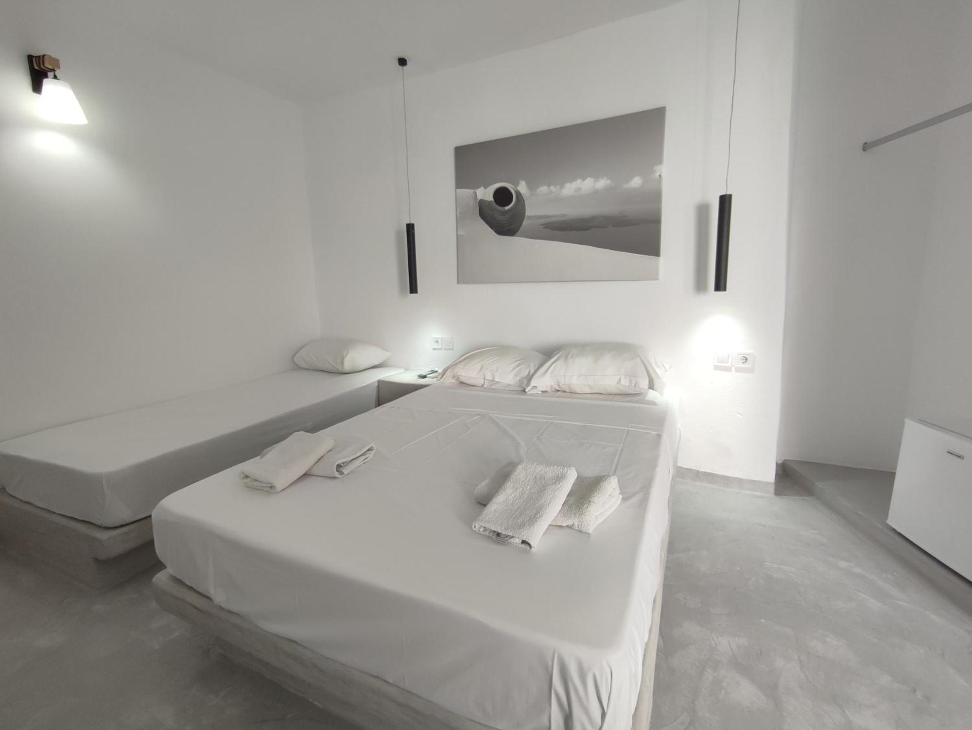 Central Santorini Serenity Rooms Fira  Exteriör bild