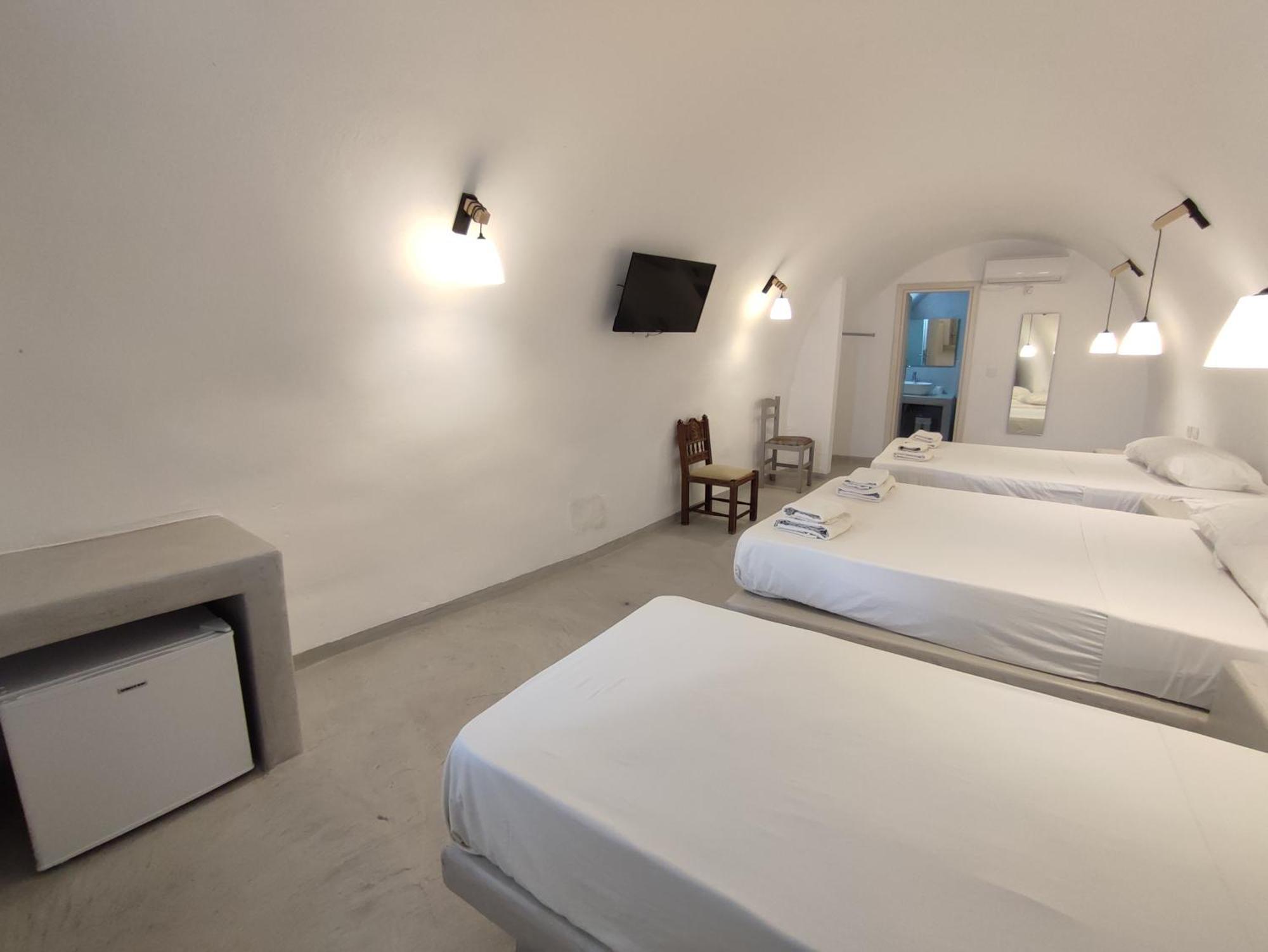 Central Santorini Serenity Rooms Fira  Exteriör bild
