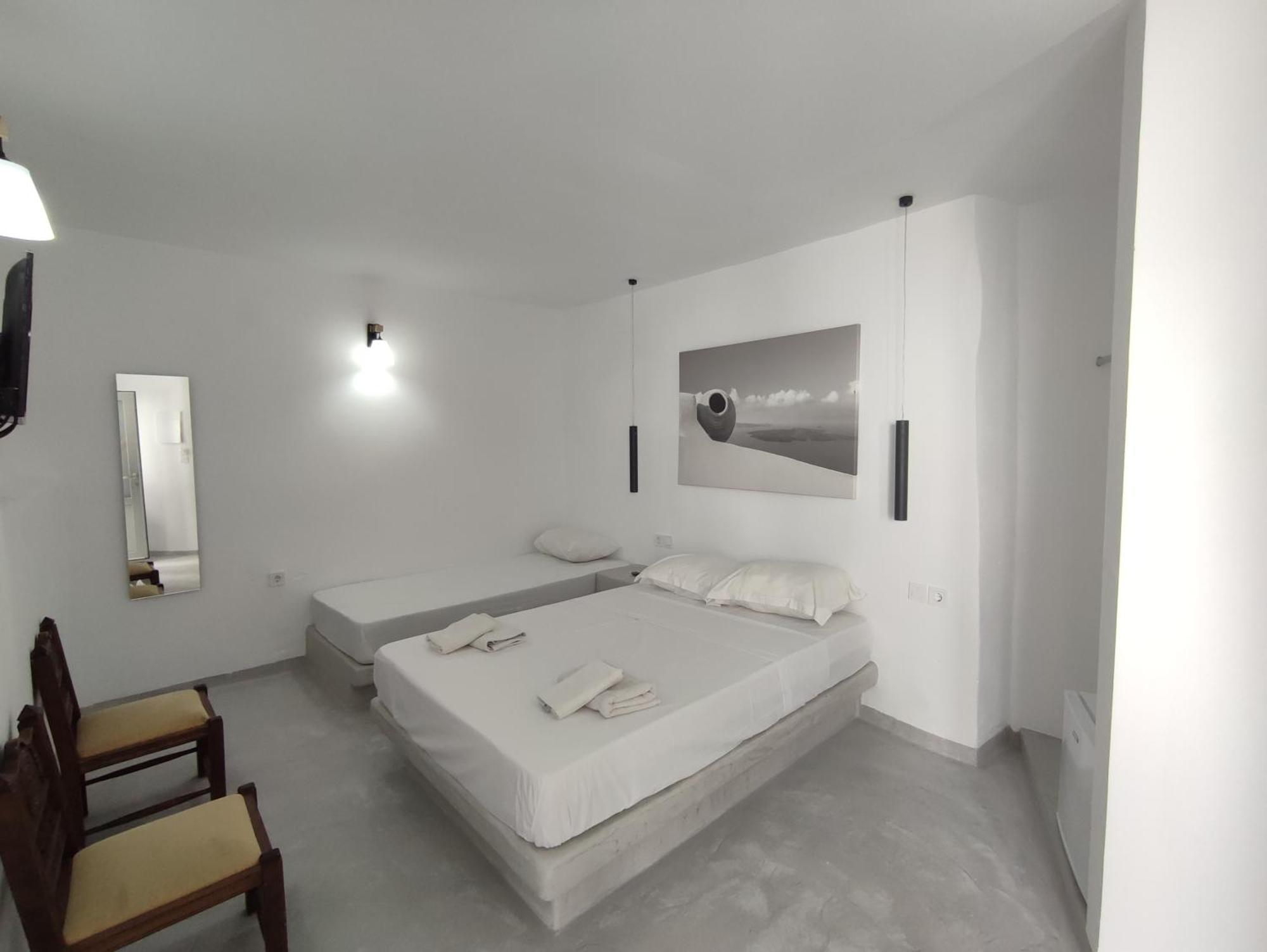 Central Santorini Serenity Rooms Fira  Exteriör bild